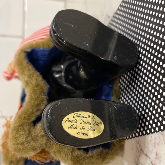 ❤️🎄 DEPT 56 | Clothtique Possible Dreams Santa | Dressed For The Holidays 🎄❤️ - Picture 9 of 10